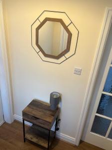 Contractor and Work Hub - 3 Bedroom House for Long Stays, Sleeps 7 Guests