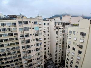 quiet beachfront room in shared apartment - quarto tranquilo num apartamento compartilhado em frente a praia