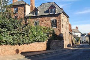 Clairville Apartment - Garden Terrace, Central Ross-on-Wye