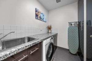 Luxury Central Hobart Apartment Free parking