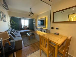 A Modern cozy 2 bedroom condo