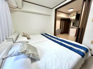 大国町駅徒歩3分 なんば駅1駅 最大4名 ロイヤル507