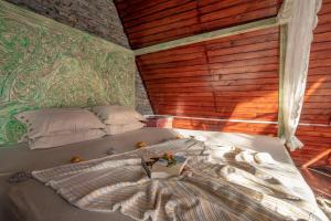 Fairytale Treehouse In Bahu By Bastiat Stays