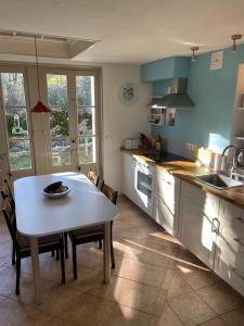 Maisons de vacances Charming detached house in beautiful Calvignac : photos des chambres
