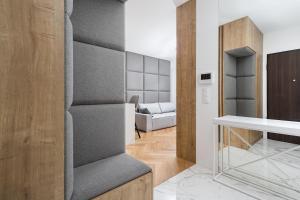 Golden Apartments Warsaw - Luxury 2-Bedroom, Mennica Residence&166