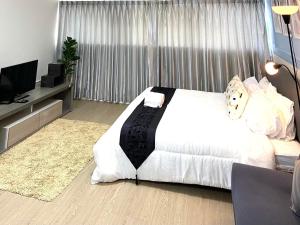 Impact Arena Condo TwoTone By GoodRoom24