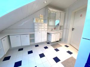 V Apartment 4 Personen - Monteurzimmer - Ferienwohnung - Kronwieden