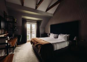 Deluxe Double Room room in The Chesterton Hotel
