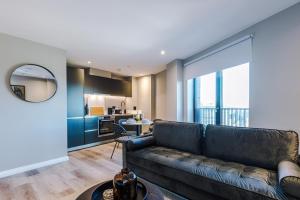 Leeds City Skyline Views - 2 Bed Flat