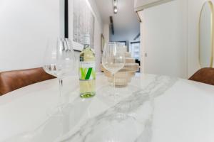 Deco Inspired Delight Near Mavel by Custom Bnb Hosting