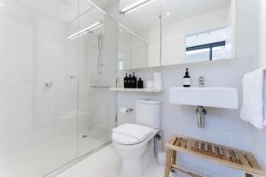 Deco Inspired Delight Near Mavel by Custom Bnb Hosting