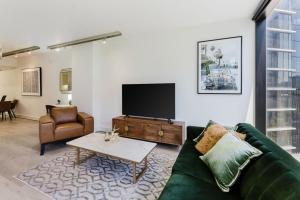 Deco Inspired Delight Near Mavel by Custom Bnb Hosting