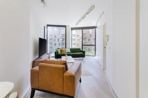 Deco Inspired Delight Near Mavel by Custom Bnb Hosting