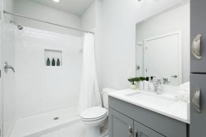 Chic 1BR w Gym & Parking Near Rvrwalk & Dome