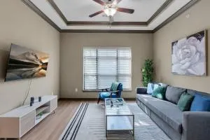 Cozy 2BR Near BOK Center - Gym, Pool, Pet Friendly - Sperry