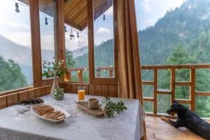 Magnificent Treehouse Valley View By Bastiat Stays - 马恩迪