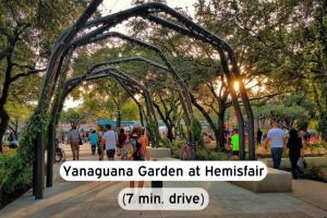 Stylish 1BR On Rvrwalk Gym and Parking Near Conv Ctr