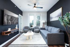 1BR Escape-w Parking, Near Riverwalk & Conv Ctr