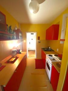 Lantana Camara apartment