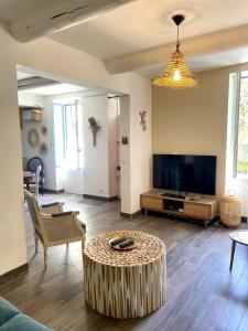 Maisons de vacances Villa les Volets Bleus an authentic house in the heart of the city center : photos des chambres
