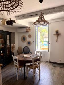 Maisons de vacances Villa les Volets Bleus an authentic house in the heart of the city center : photos des chambres