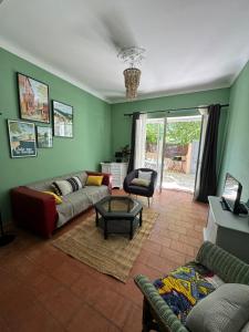 Maison Jasmin in the city center with parking space and terrace