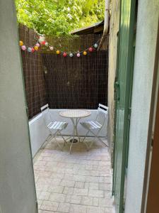 Maison Jasmin in the city center with parking space and terrace