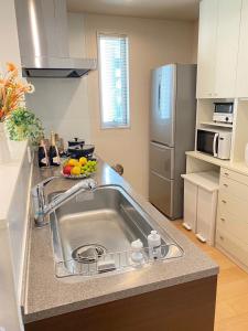 渋谷5分 新宿15分 三軒茶屋駅徒歩4分 8名宿泊可 一棟貸切 24時間スーパー徒歩3分