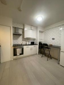 Cosy Ground Floor Flat Next to the Tube