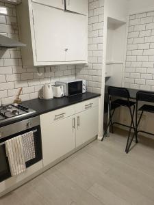 Cosy Ground Floor Flat Next to the Tube