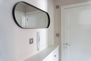 1Bed Gem, Quick Access to Windsor, Central London - By Tempstay