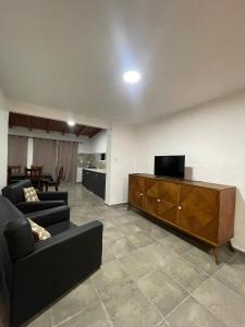 Casa con pileta a 2 cuadras del río