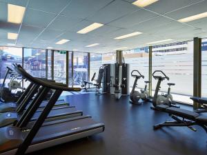 Modern Nomads Metro Urban Studio with City View and Indoor Pool