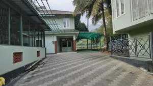 Midway Crest Farmstay - Agali