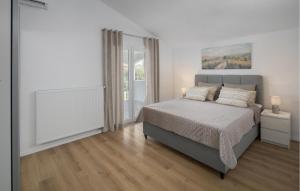 1 Bedroom Lovely Apartment In Novas Vas