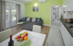 1 Bedroom Lovely Apartment In Novas Vas 