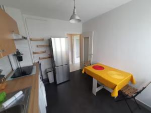 Le Drapeau : Apt 2 Personnes, 1 ch, avec Balcon