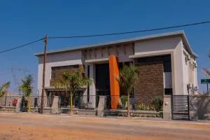 EarthFire Guest House - Kopong