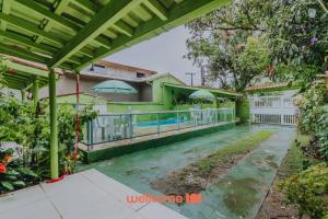 Casa em Ubatuba com piscina a 10 min da praia
