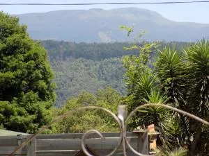 KINGFISHER BLUE on Milkwood - 萨比