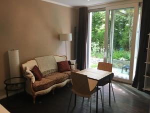 Private Studio with garden & free parking