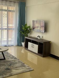 Goldish Mango at Kilimani Yaya