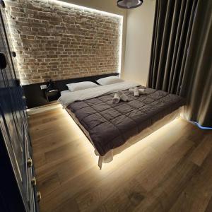 Central Apartment Myslym Shyri Street with balcony