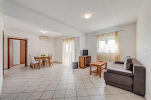 Ruža&Nikolina "1" apartmani - Baška Voda