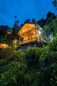 Enchanting Cottage With Valley View By Bastiat Stays