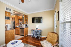 RETRO RETREAT in DTSP - Explore the downtown area