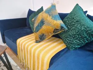 Lovely 2 Bed Heathrow and parking - Cranford