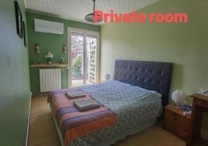 Sejours chez l'habitant La Vie Est Belle, Chambre privee dans une villa : photos des chambres