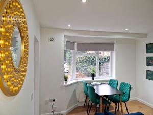 Lovely 2 Bed Heathrow and parking