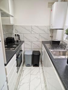 Lovely 2 Bed Heathrow and parking